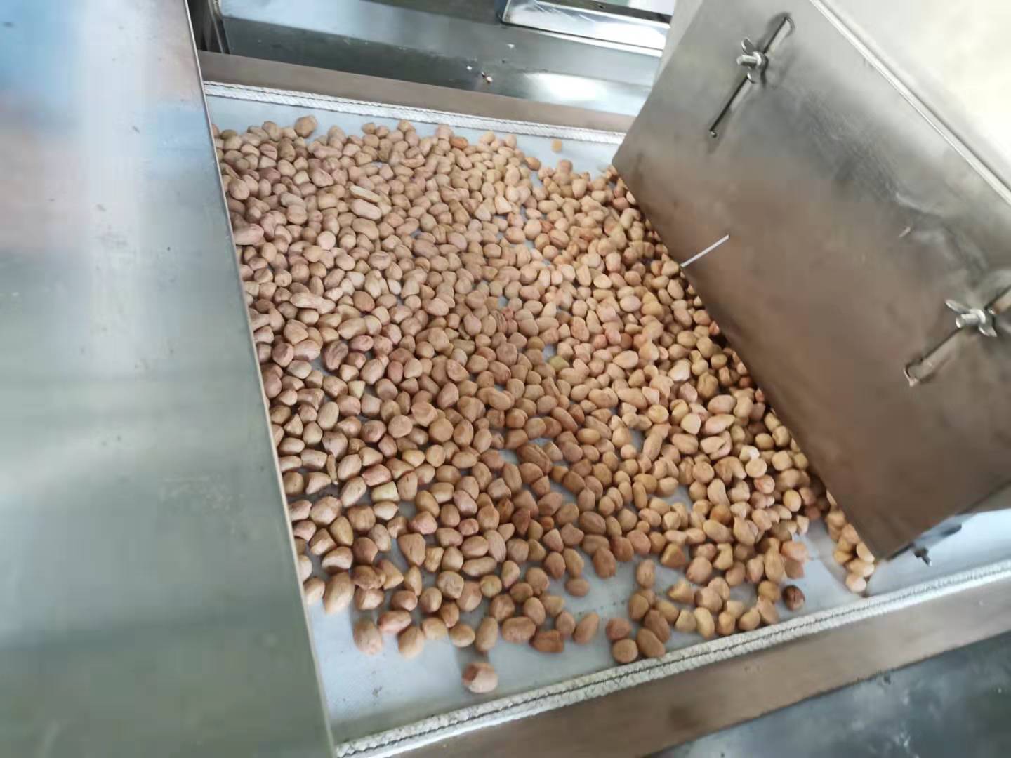 maapähkinöiden paahtokone